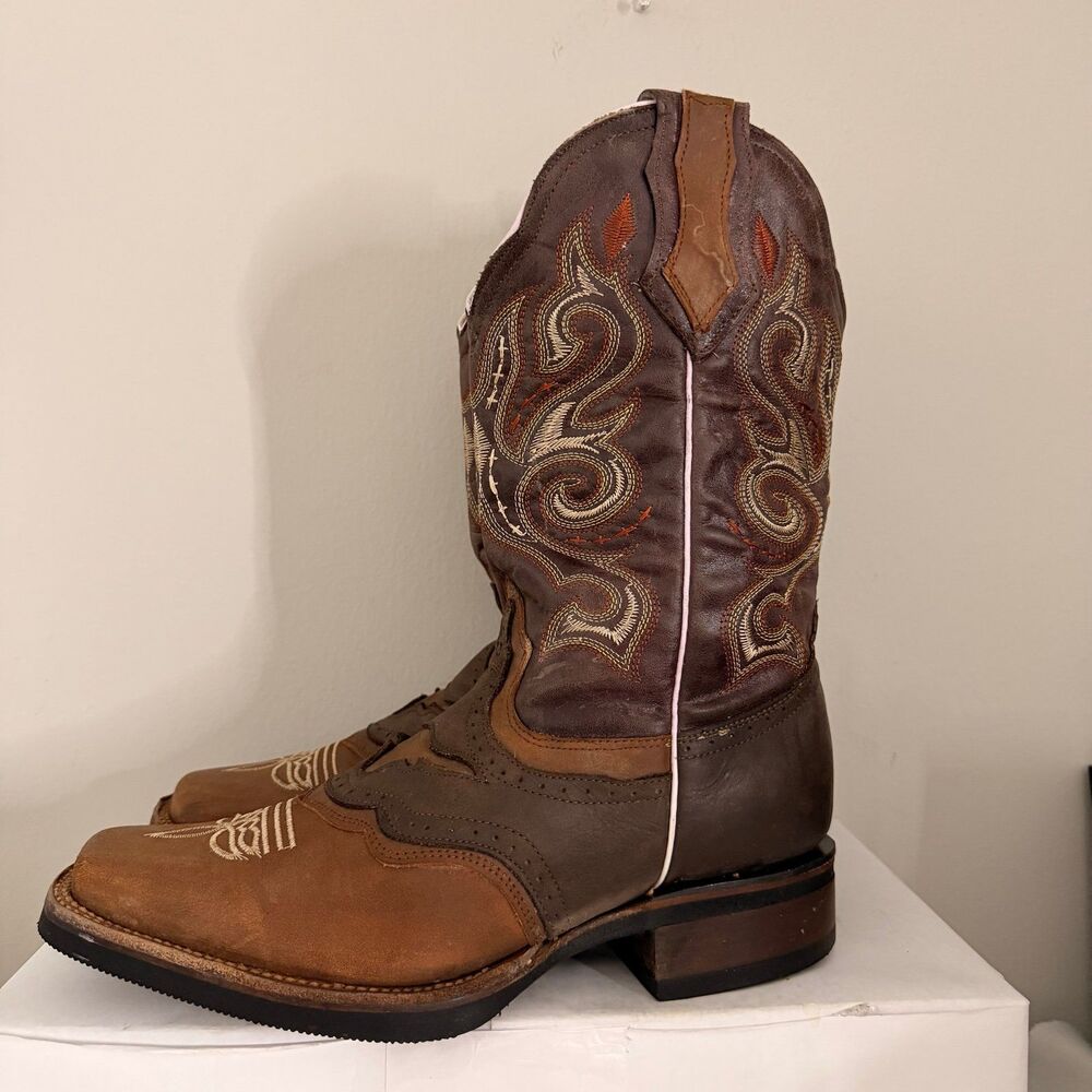 El Corral by Larios Boots - Size 8 Embroidery Toe Cowboy